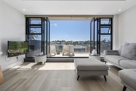 Photo of property in 314 Maunganui Road, Mount Maunganui, 3116