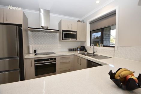Photo of property in 2 Hereford Drive, Carterton, 5713