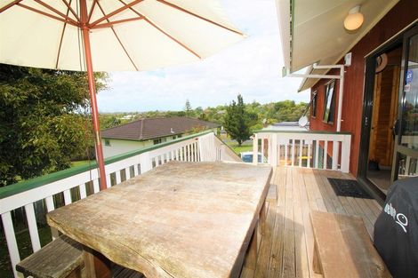 Photo of property in 37 South Lynn Road, Titirangi, Auckland, 0604