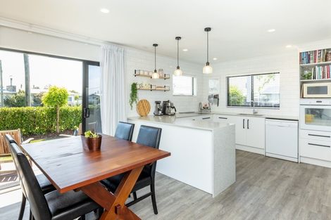 Photo of property in 18 Neeve Road, Taradale, Napier, 4112