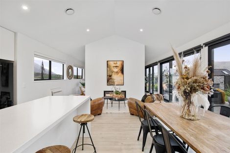 Photo of property in 7 Kinross Lane, Jacks Point, Queenstown, 9371