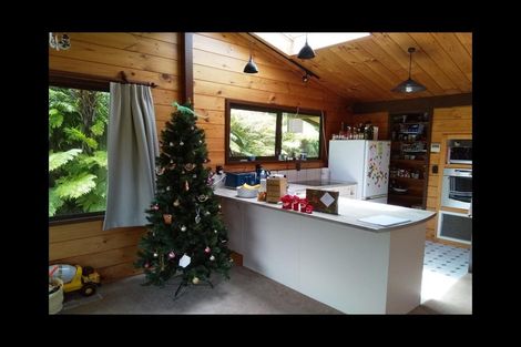 Photo of property in 16 John Witton Drive, Crofton Downs, Wellington, 6035