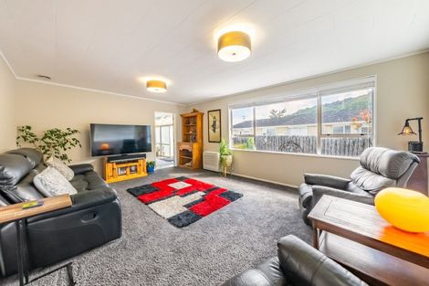 Photo of property in 19 Denver Grove, Totara Park, Upper Hutt, 5018
