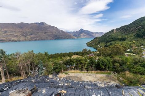 Photo of property in 38 Mackinnon Terrace, Sunshine Bay, Queenstown, 9300