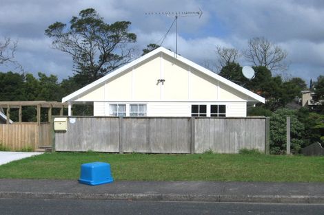 Photo of property in 79 Kemp Road, Massey, Auckland, 0614