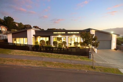 Photo of property in 6 The Fjord, Aotea, Porirua, 5024