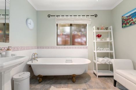 Photo of property in 2 Kildonan Place, Bethlehem, Tauranga, 3110