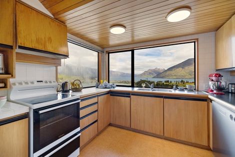 Photo of property in 9 Wakatipu Heights, Queenstown, 9300