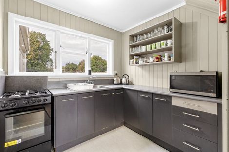 Photo of property in 4 Renfrew Place, Highbury, Palmerston North, 4412