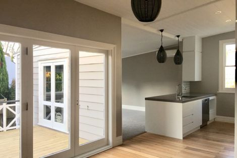 Photo of property in 2 Milton Road, Northcote Point, Auckland, 0627