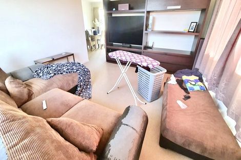 Photo of property in 35 Trotting Terrace, Fairview Heights, Auckland, 0632