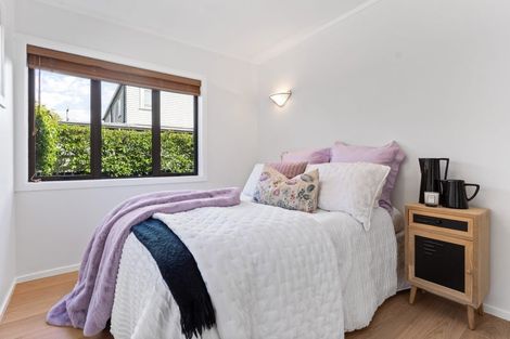 Photo of property in 2/9 Folkestone Street, Murrays Bay, Auckland, 0630