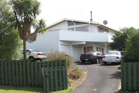 Photo of property in 20 Felgrove Street, Glendene, Auckland, 0602