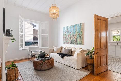 Photo of property in 14 Root Street, Gisborne, 4010