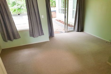 Photo of property in 19 Pohutukawa Avenue, Red Beach, 0932