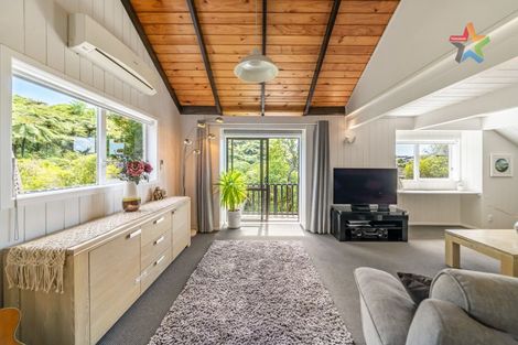 Photo of property in 31 Pekanga Road, Normandale, Lower Hutt, 5010