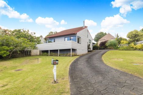 Photo of property in 16 Woodhouse Place, West Harbour, Auckland, 0618