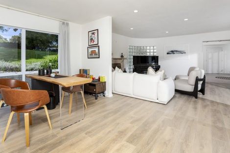 Photo of property in 30 Bernard Magnus Lane, Greenhithe, Auckland, 0632