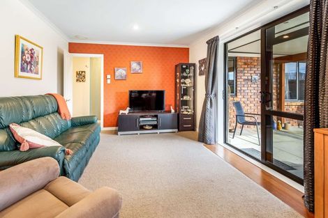 Photo of property in 11 Cleveland Heights, Kelvin Grove, Palmerston North, 4414