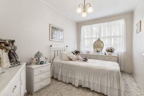 Photo of property in 11 Palmer Avenue, Glen Eden, Auckland, 0602