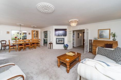 Photo of property in 98 John F Kennedy Drive, Milson, Palmerston North, 4414