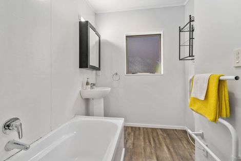 Photo of property in 55 Tram Valley Road, Swanson, Auckland, 0614