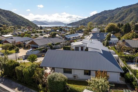 Photo of property in 5 Whitby Close, Waikawa, Picton, 7220