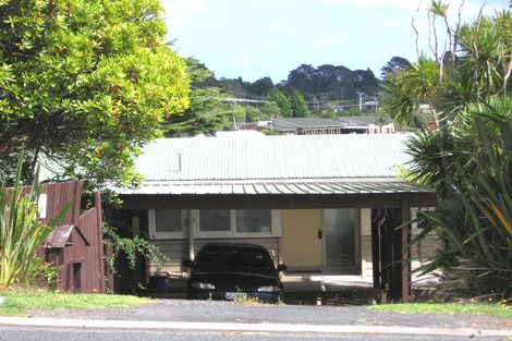 Photo of property in 2/30 Sunset Road, Unsworth Heights, Auckland, 0632