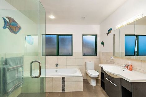 Photo of property in 151 Colwill Road, Massey, Auckland, 0614