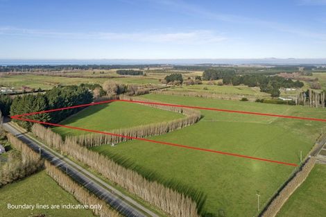 Photo of property in 10 Jelfs Road, Woodend Beach, Woodend, 7691