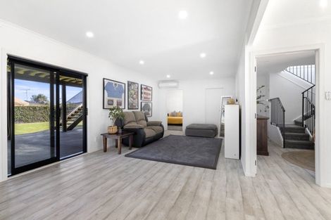 Photo of property in 10 Cottonwood Place, Kawakawa Bay, Papakura, 2585