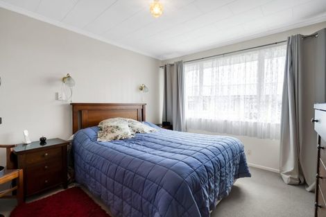 Photo of property in 40 Nevada Drive, Merrilands, New Plymouth, 4312