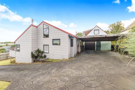 Photo of property in 16 Woodhouse Place, West Harbour, Auckland, 0618