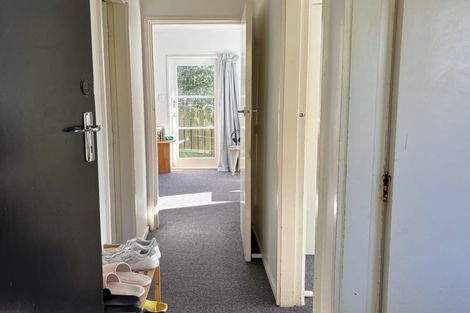 Photo of property in 2/17 Huntingdon Street, Northland, Wellington, 6012