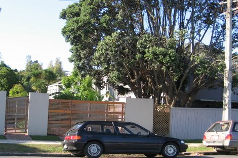 Photo of property in 2/25 Inverness Road, Browns Bay, Auckland, 0630