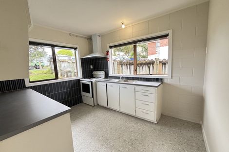 Photo of property in 18 Mcleod Road, Weymouth, Auckland, 2103