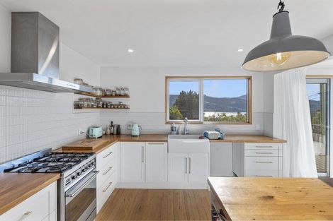 Photo of property in 18 Marion Street, Macandrew Bay, Dunedin, 9014