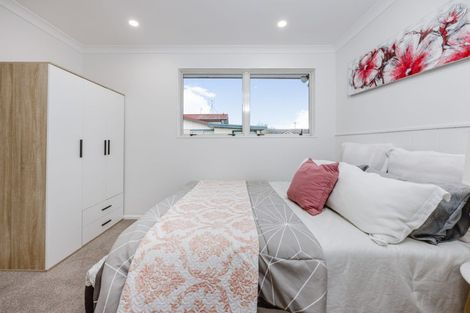 Photo of property in 60a Reelick Avenue, Pakuranga Heights, Auckland, 2010