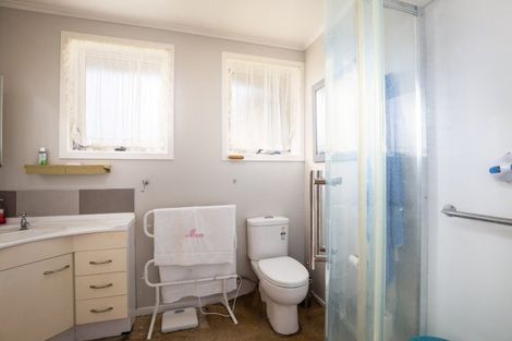 Photo of property in 32 Endeavour Street, Marfell, New Plymouth, 4310
