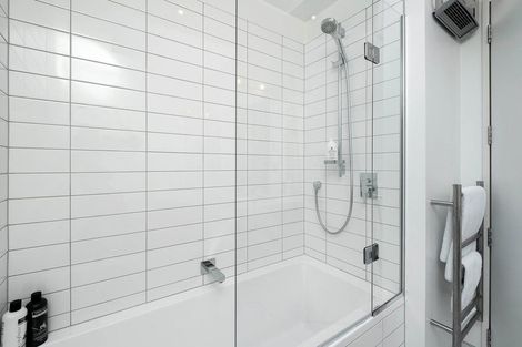 Photo of property in 8a Hallenstein Street, Queenstown, 9300