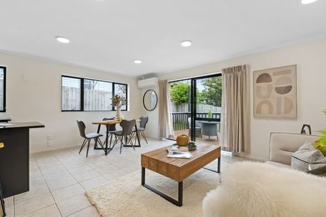 Photo of property in 9 Travis View Drive, Fairview Heights, Auckland, 0632