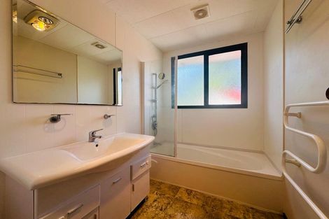 Photo of property in 24 Starforth Place, Henderson, Auckland, 0612