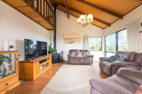 Photo of property in 16 Woodhouse Place, West Harbour, Auckland, 0618