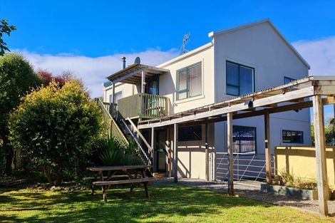 Photo of property in 8 Trig Hill Terrace, Waikanae Beach, Waikanae, 5036