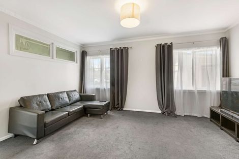 Photo of property in 20 Grove Road, Papakura, 2110