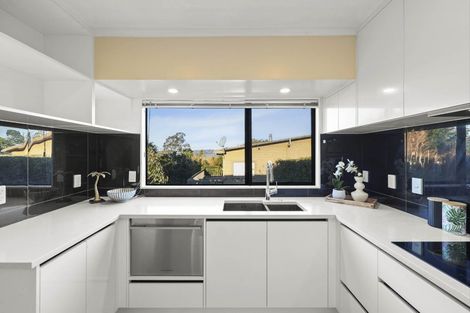 Photo of property in 2/20 Beach Road, Mellons Bay, Auckland, 2014
