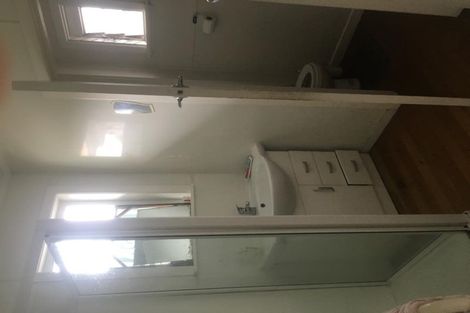 Photo of property in 5 Murray Road, Te Atatu Peninsula, Auckland, 0610