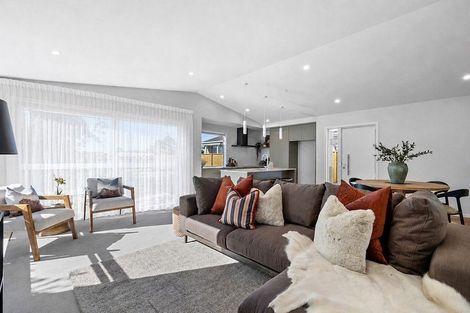 Photo of property in 52 Wairau Road, Oakura, 4314