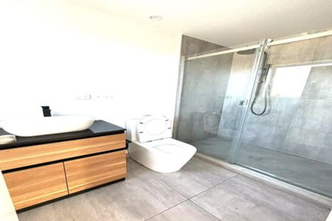 Photo of property in 104 Kemp Road, Massey, Auckland, 0614