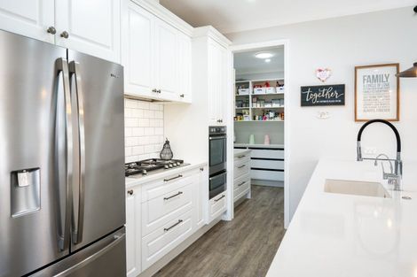 Photo of property in 10 Ruahine Road, Poraiti, Napier, 4112